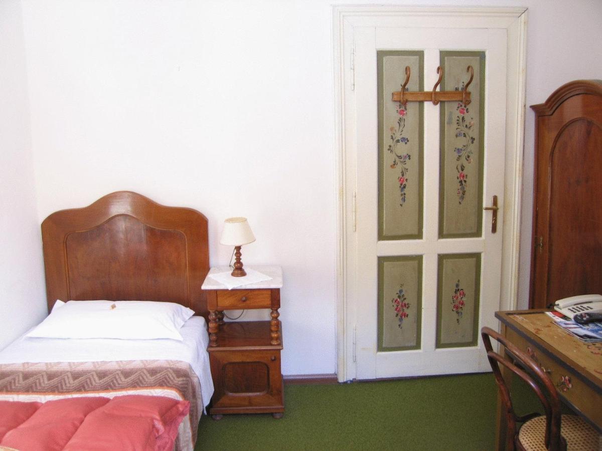 Hotel Baur Am See Dobbiaco Habitación foto