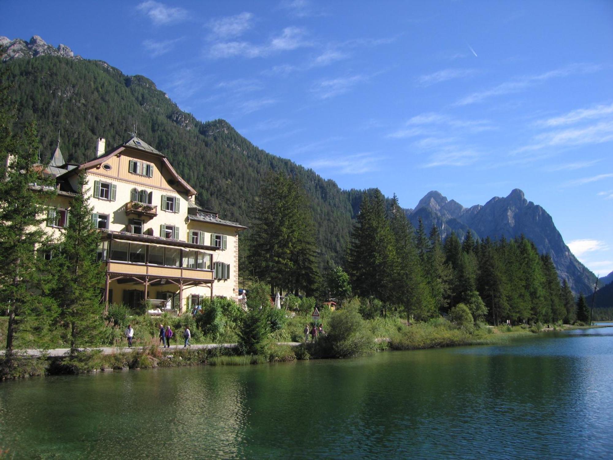Hotel Baur Am See Dobbiaco Exterior foto